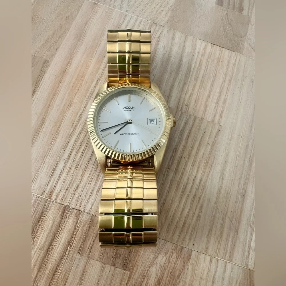 Acqua mens gold tone classic dress watch NEW BATTERY